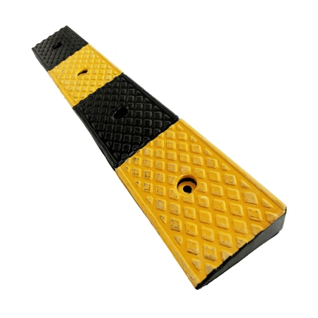 Rampa krawężnikowa gumowa 1000 × 150 × 40 mm – Trafiki