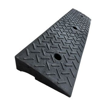 Najazd gumowy typu klin - 1000 mm x 250 mm x 70 mm - Trafiki