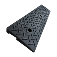 Najazd gumowy typu klin - 1000 mm x 250 mm x 50 mm - Trafiki
