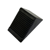 Klin gumowy pod koło 130x80x60 mm – Trafiki