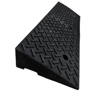 Najazd gumowy typu klin - 1000 mm x 350 mm x 130 mm - Trafiki