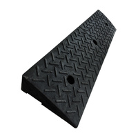 Najazd gumowy typu klin - 1000 mm x 250 mm x 100 mm - Trafiki